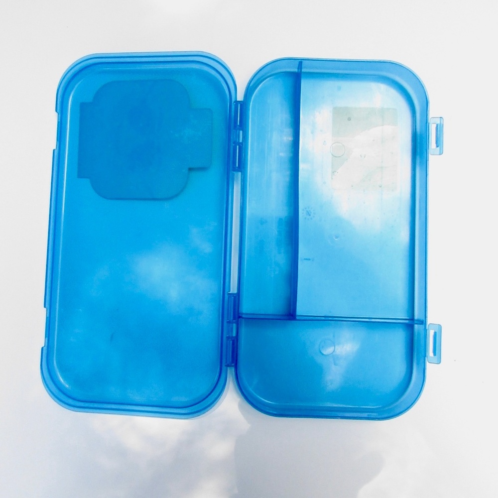 LEGO Blue Two-Latch 3-Section Plastic Mini Figure Storage Case - Picture 6 of 7